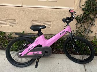 Kids bike with helmet