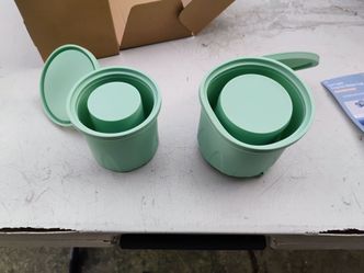 Ice cube cup maker