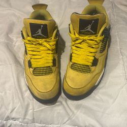 Jordan 4 lightning size 9.5