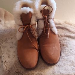 Ladies UGS  boots