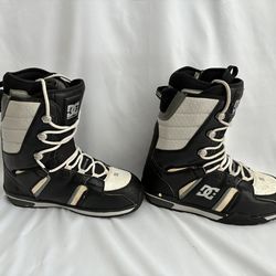 DC Shoe Co.  SNOWBOARD BOOTS. Size 11. Black/ Gray. Nice Condition. Pre Owned.