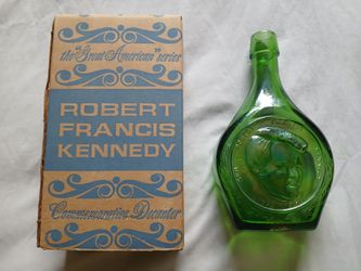 Vintage Wheaton Art Glass Robert F Kennedy *10.00 Firm l* w/ Original Box