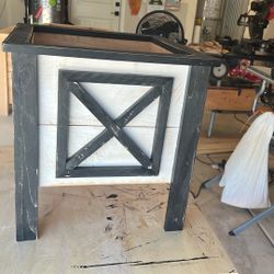 14x14x16 1/2 Cedar Planter Painted
