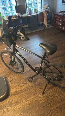 New Giant Cypress Hybrid Bike + Helmet, Bag & Pump
