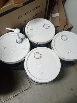 Laundry Detergent 5 gallons (Tide/Gain)