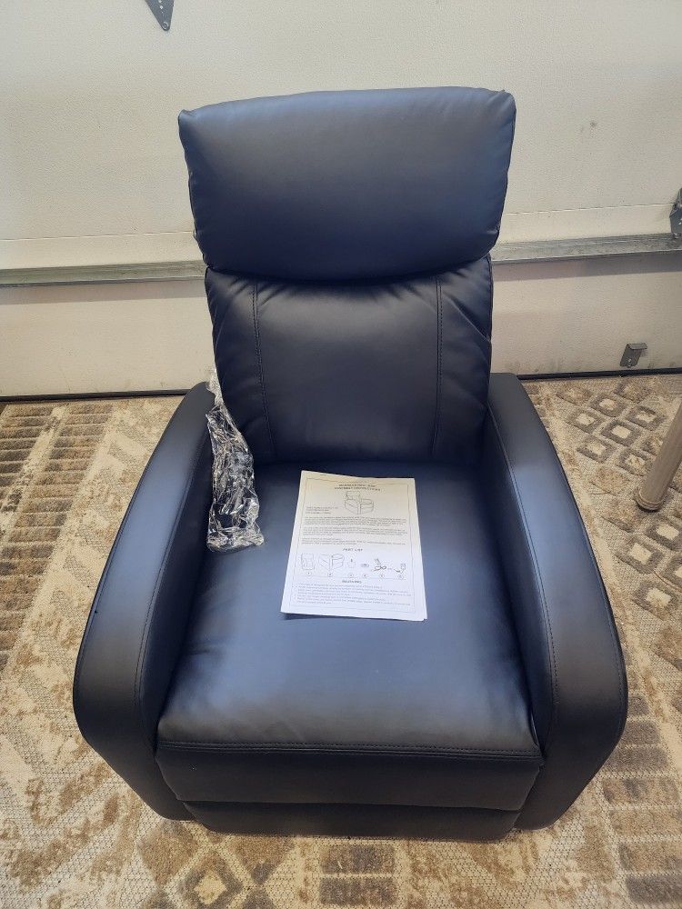 *** BRAND NEW MASSAGE CHAIR ***