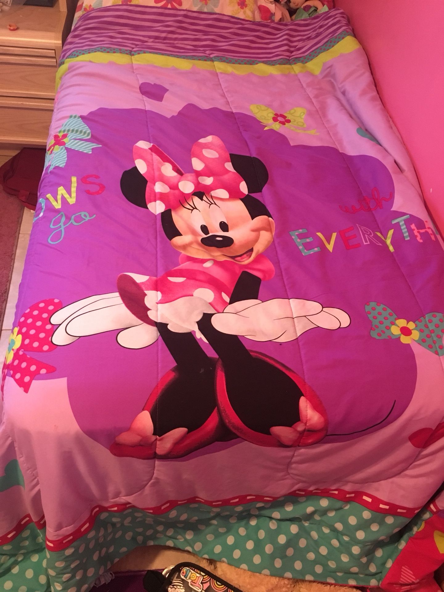 TWIN Minnie Mouse reversible bedding