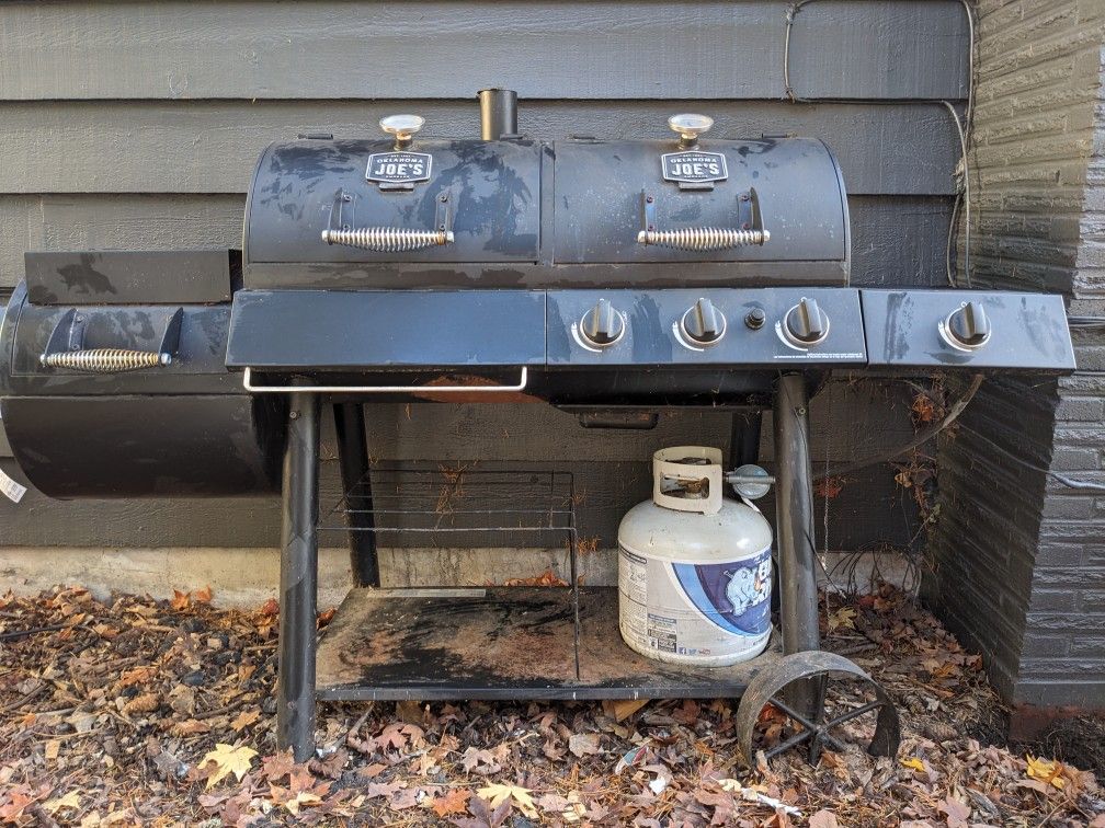 Large BBQ Grill And Smoker With Cover