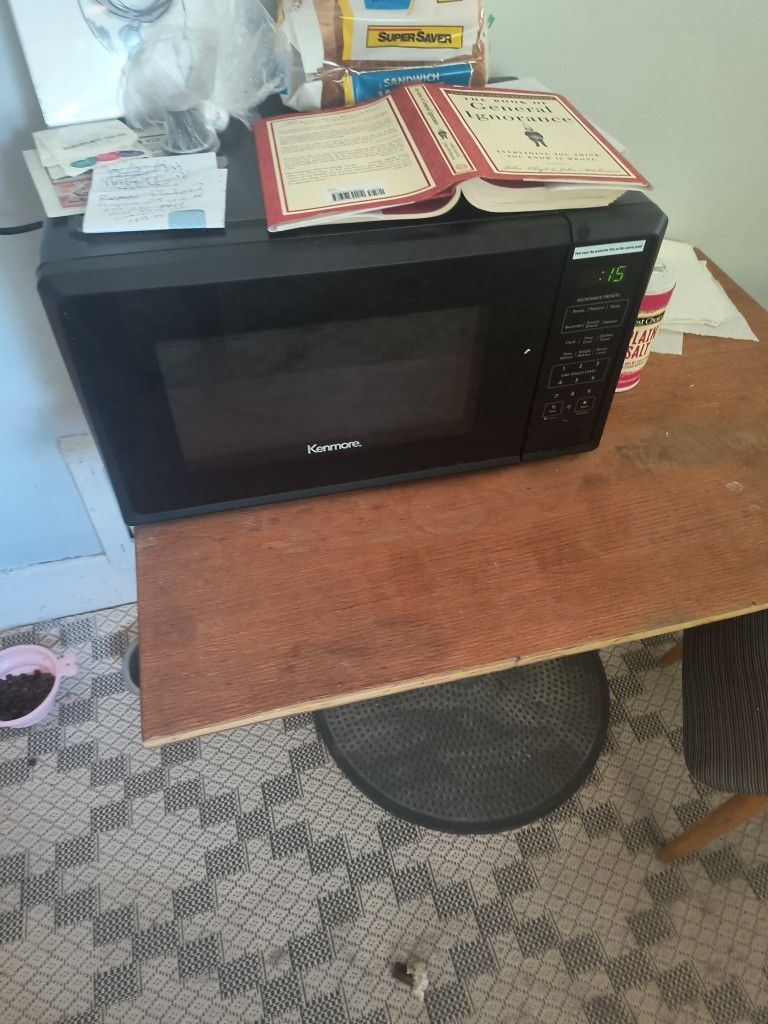Kenmore 1.1 Cubic Ft Microwave