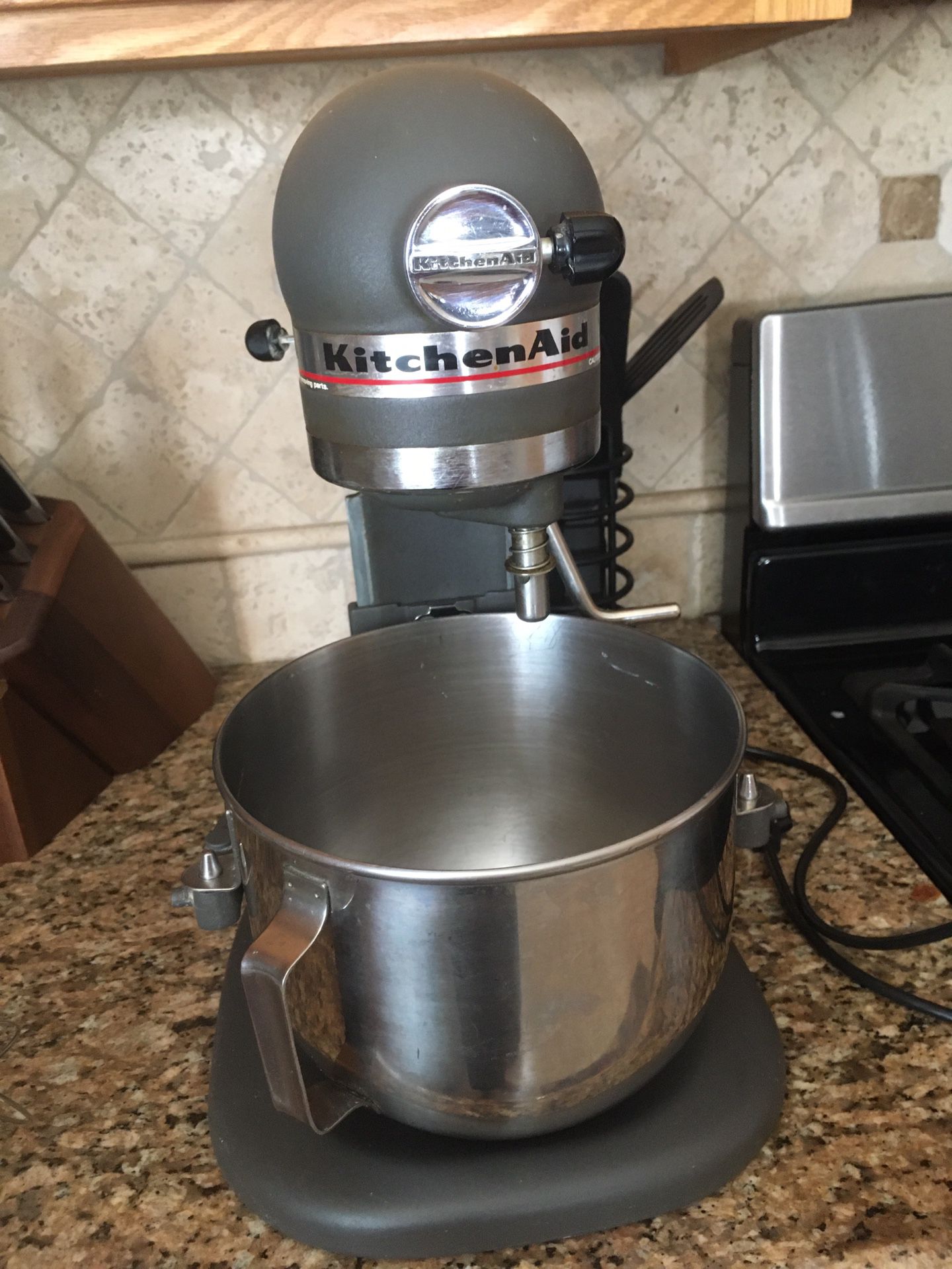 KitchenAid 4.5 qt Mixer Stand tilt head for Sale in Yorba Linda, CA -  OfferUp