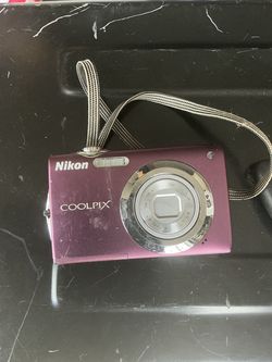 Nikon COOLPIX S3000 Digital Camera