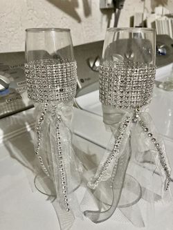 ESTATE  SALE  Pair Of Champagne  🍾  Flutes