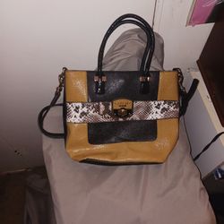 GUESS PURSE 