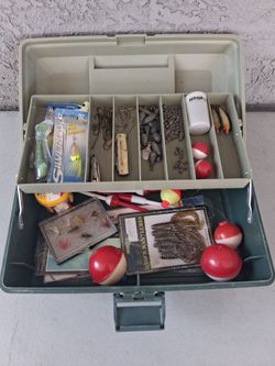 Fishing tackle box