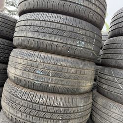 255 60 18 Vendo Un Set De Llantas Usadas En Excelente Condición Marca GOODYEAR 