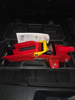 BIG RED T820014S Torin Hydraulic Trolley Service/Floor Jack with Blow Mold Carrying Storage Case, 1.5 Ton (3,000 lb) Capacity, Red