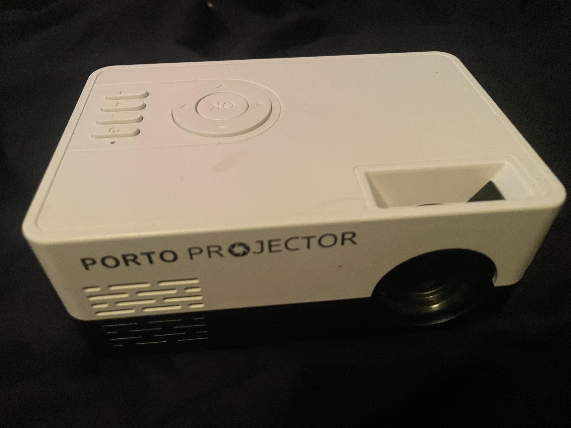 Projector Porto Laptop Mini No Power HDMI Hookup