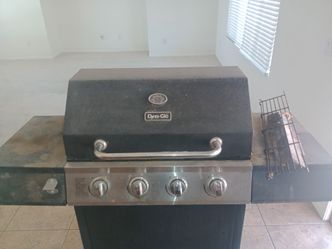 Dyna Glo Gas Grill