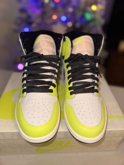 Air Jordan 1 Retro High OG “Volt Visionaire” – Size 9.5 – Brand New