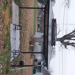 10x13 Like Brand New Has Curtains And Netting And Instructions Moving Must Sell!