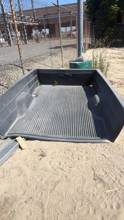 Long bed liner