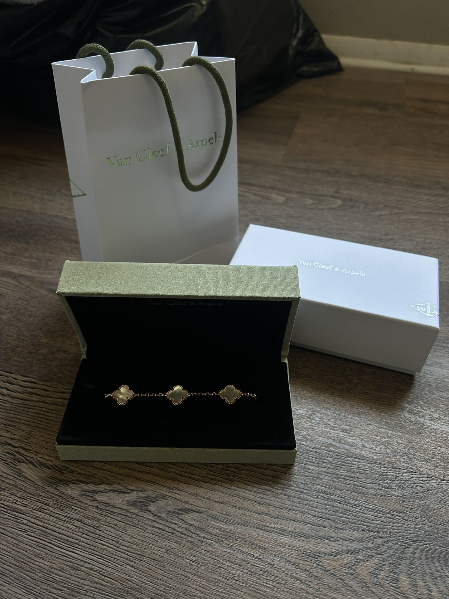 Van Cleef Gold And White