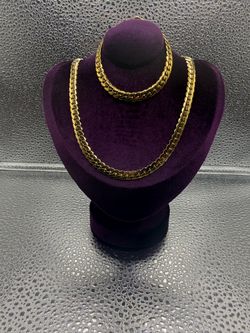 Women’s Gold Curb Link Chain Necklace and Bracelet Set