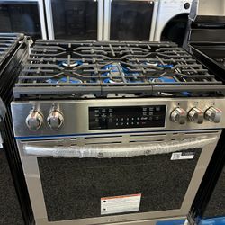 FRIGIDAIRE SLIDE IN GAS STOVE STAINLESS STEEL BRAND NEW OPEN BOX!!!!
