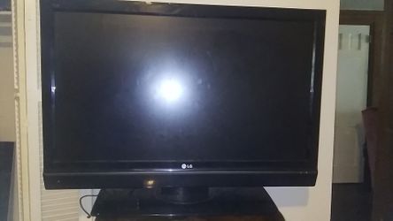 42 inch TV with Roku