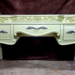 Pulaski Rhianna  French Provincial Vanity