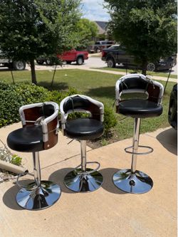 Beautiful barstools set of 3 sleek and comfortable