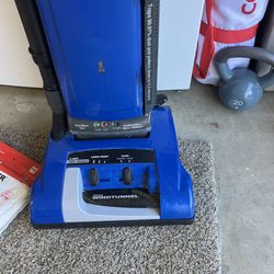 Hoover automatic VACUUM works great comes with extra bags