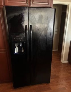 Frigidaire Refrigerator 26 cubic feet
