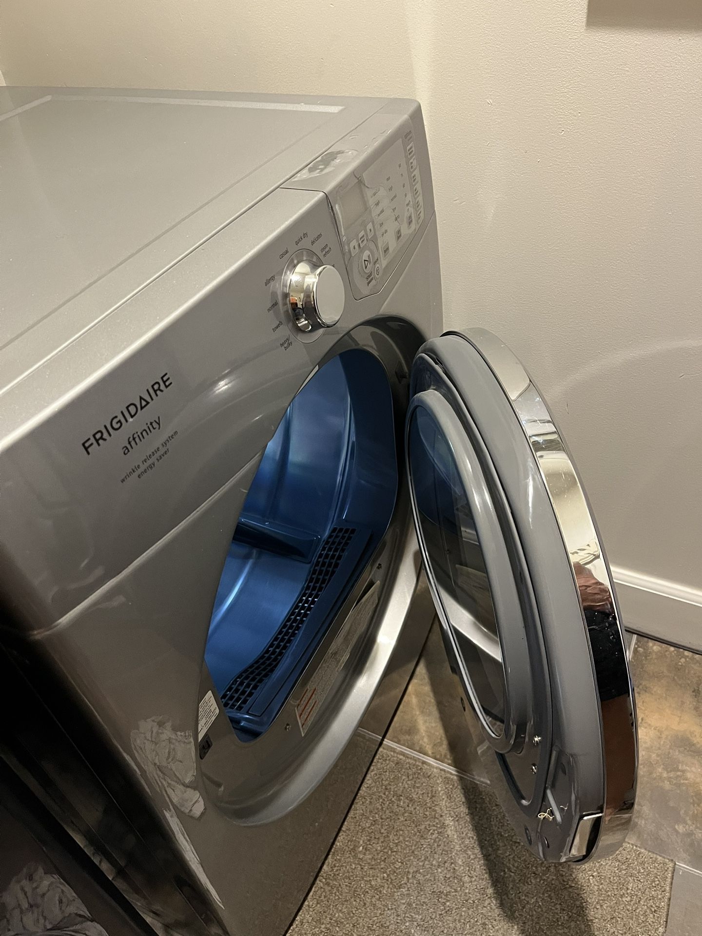 Frigidaire Gas Dryer - Working! Wrinkle Release