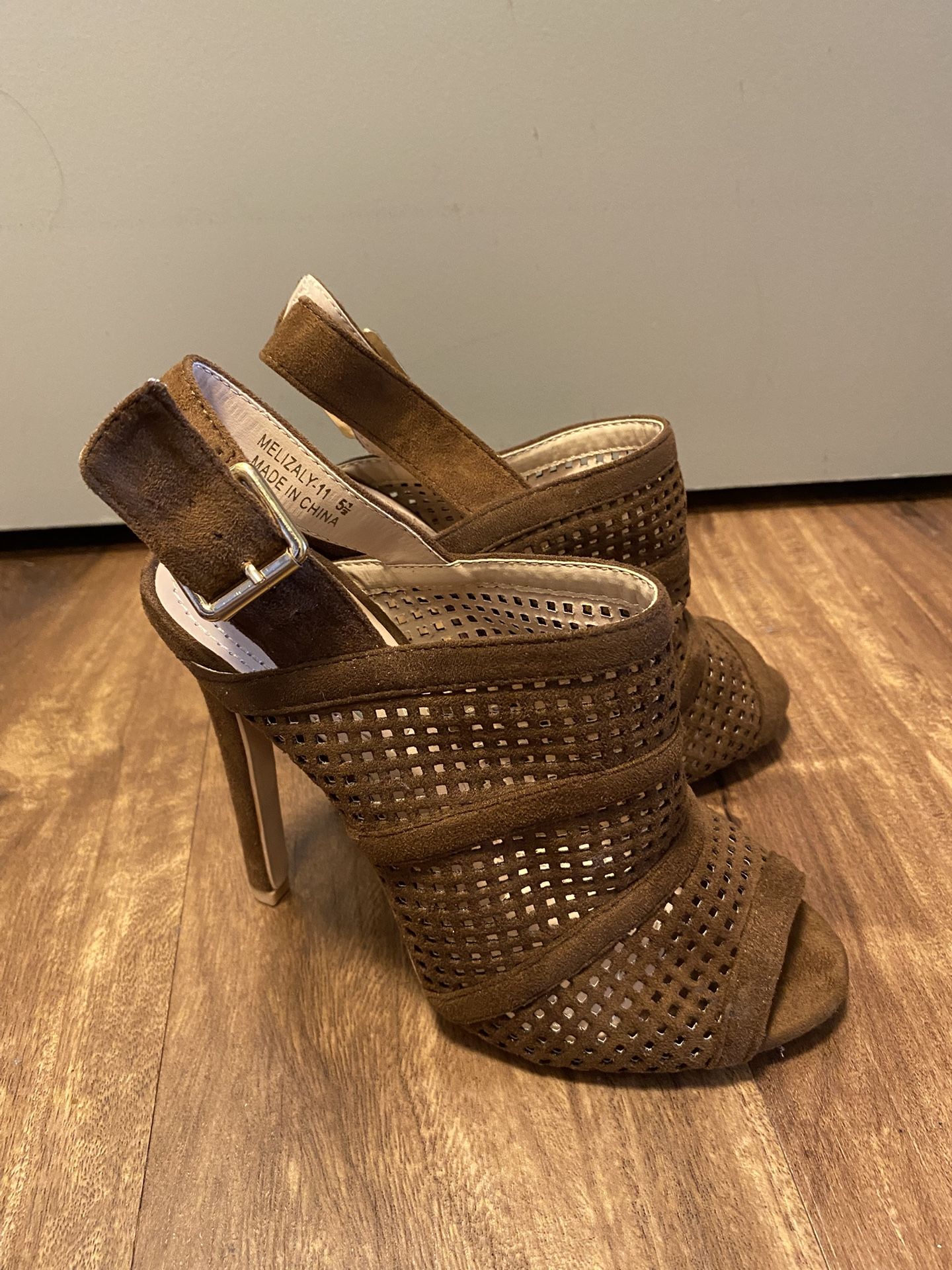 Brand New Woman’s Elegant Collection brand Brown High Heel Shoes Up for Sale