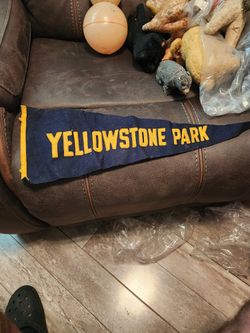 Yellowstone, banner.