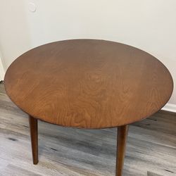 Dining table, round table, Mahogany(walnut)
