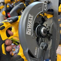 Dewalt Flexvolt 60v 7-1/4in Circular Saw Used 