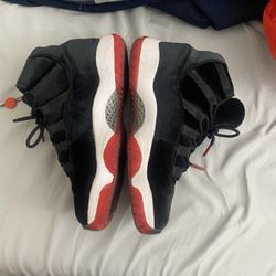 Jordan 11 selling 
