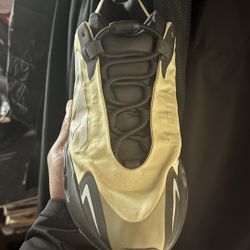 Yeezy 700 
