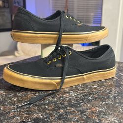 12 Men’s Vans Authentic