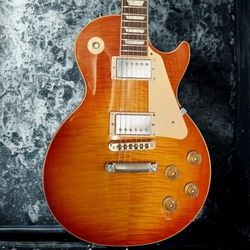 Gibson Les Paul Traditional Light Burst 2011 50s SpecsTop: Maple plus top
Neck: Mahogany, '50s rounded style
Fingerboard: Rosewood
Pickups: '57 Classi