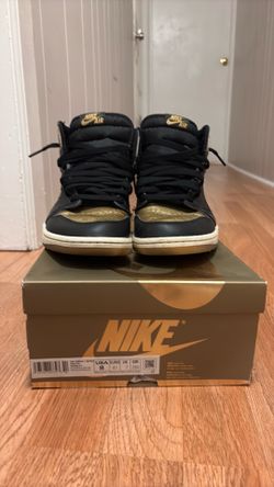 Jordan 1 retro high of black metallic gold