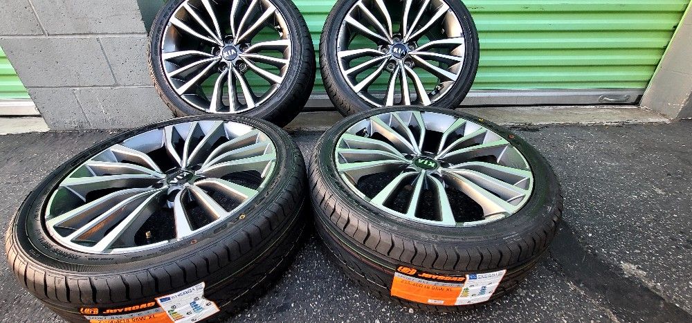 Wheel 18 5 Lugs 5x114.3 Like New KIA