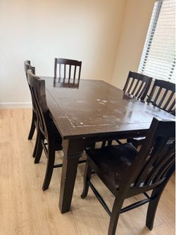 Table w/Chairs