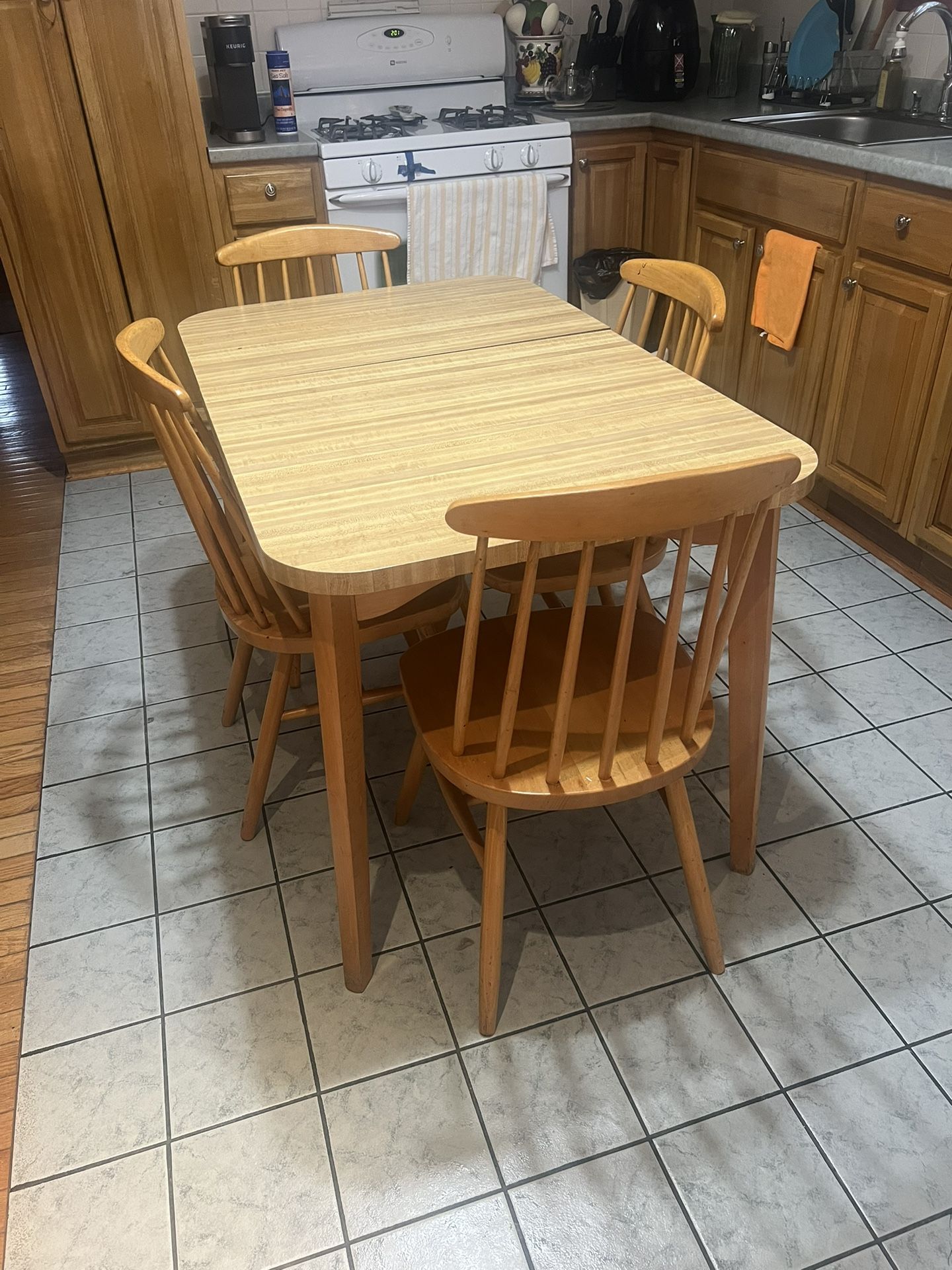 Expandable Kitchen Table with 4 Chairs - Great for Small Space