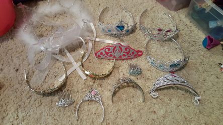 Girls and dolls crown lot take all 3.00!