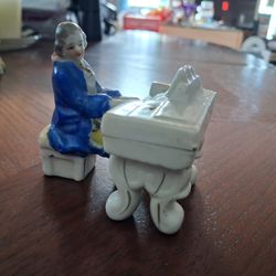 vintage "Made in Occupied Japan" porcelain figurine set