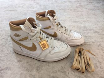 Women's Air Jordan 1 Retro  High OG Metallic Gold