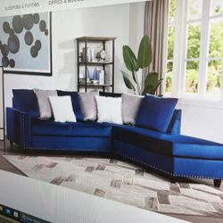 L Shape Couch W Pillows 